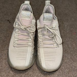 Steven Madden Maxima Blush Sneakers.